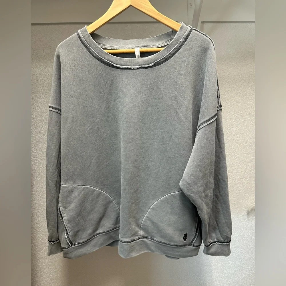 Free People Movement Metti Crew Sweatshirt in Grey Distressed
Pullover size L - Picture 2 of 8